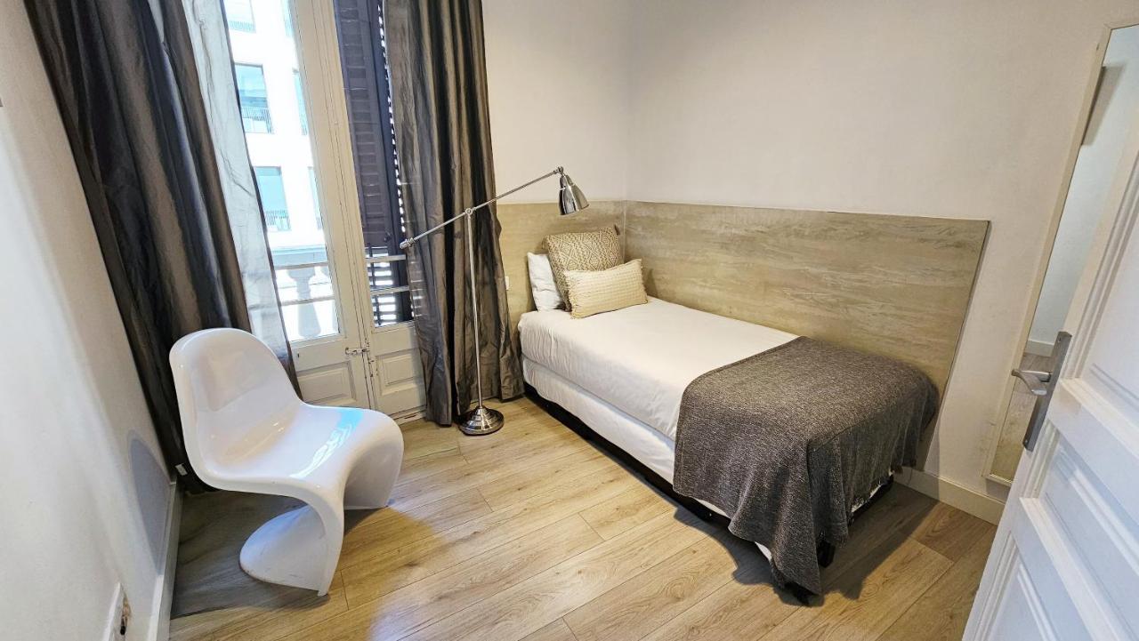 Click&Flat Seneca Suites Барселона Экстерьер фото