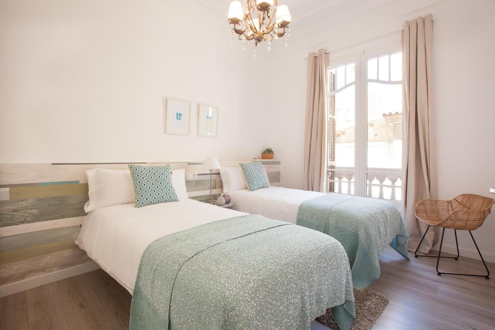 Click&Flat Seneca Suites Барселона Экстерьер фото