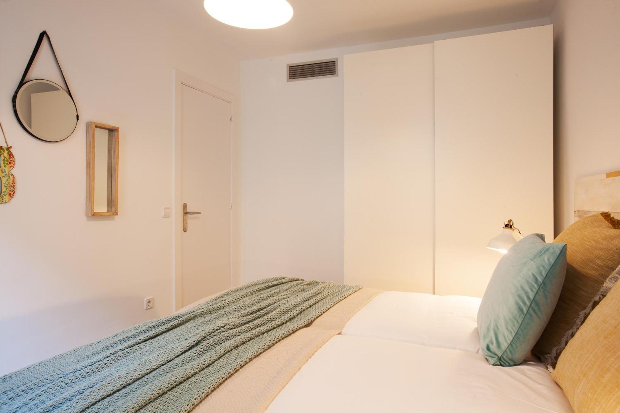 Click&Flat Seneca Suites Барселона Экстерьер фото