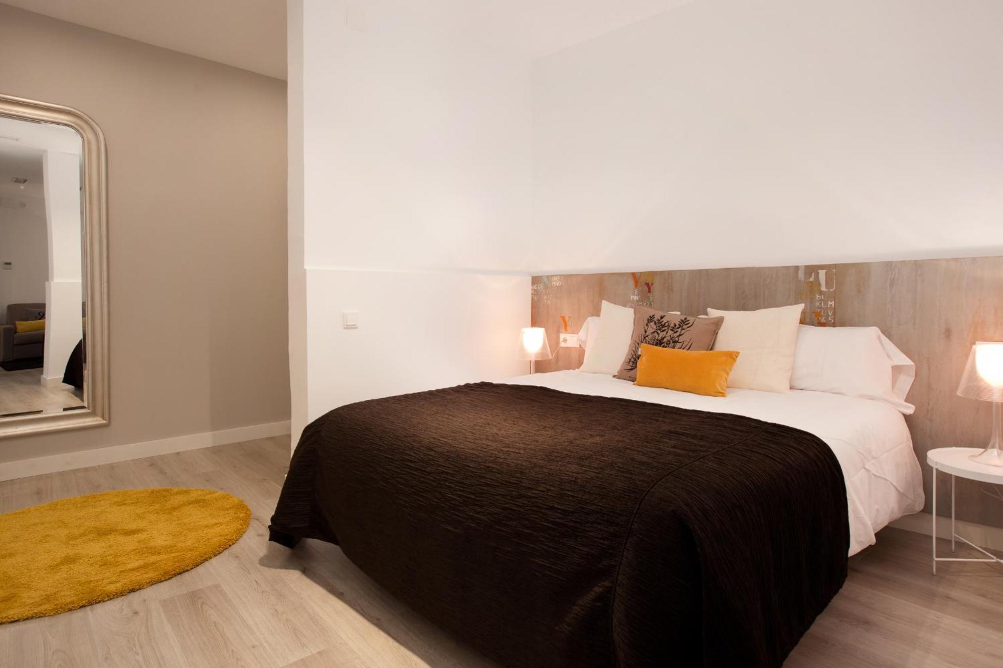 Click&Flat Seneca Suites Барселона Номер фото