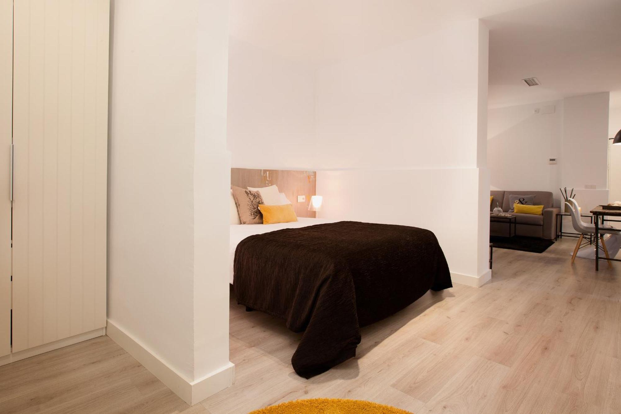 Click&Flat Seneca Suites Барселона Номер фото