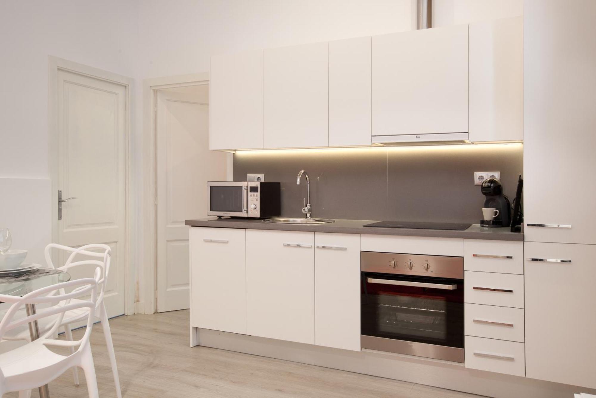 Click&Flat Seneca Suites Барселона Номер фото