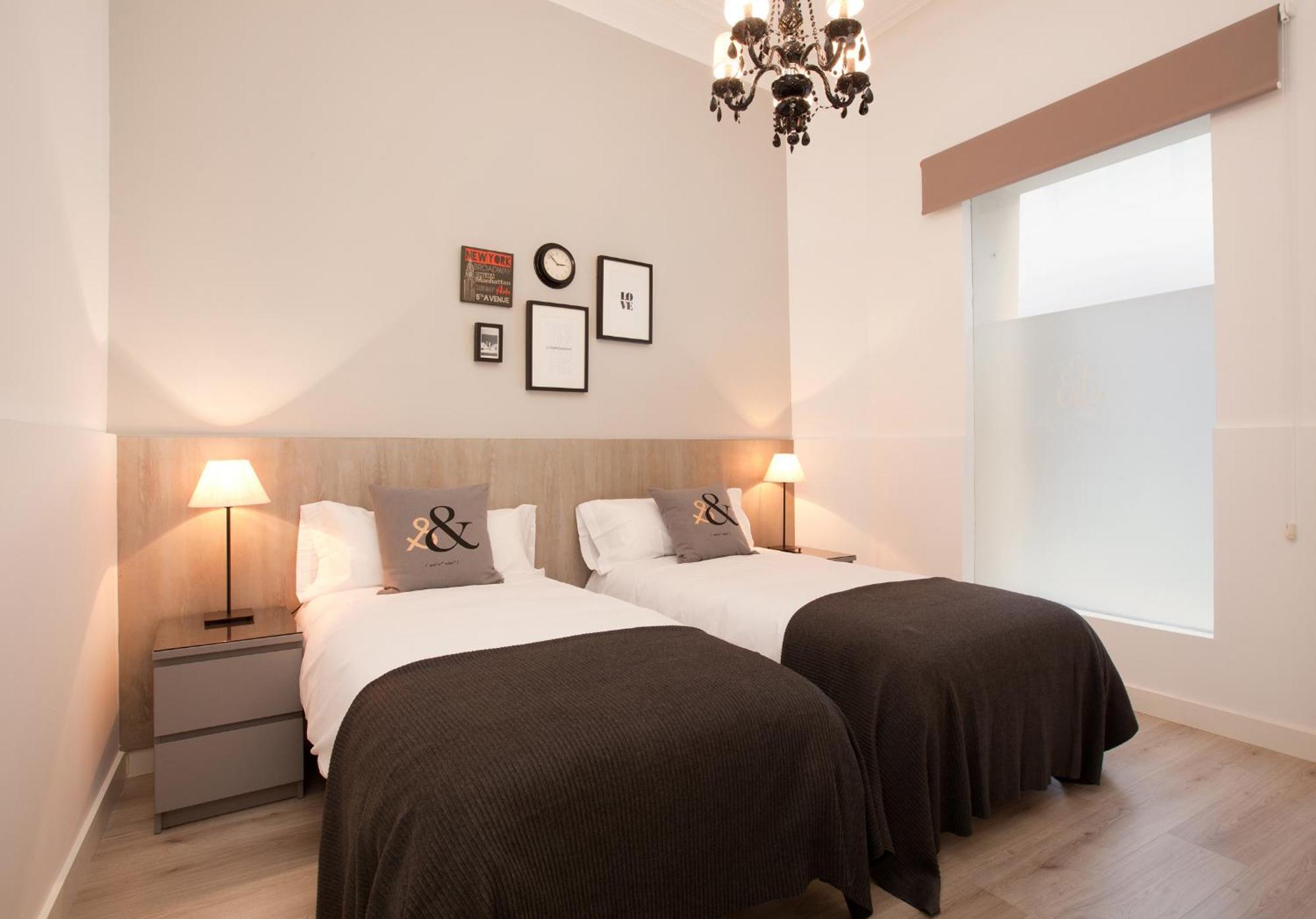 Click&Flat Seneca Suites Барселона Номер фото