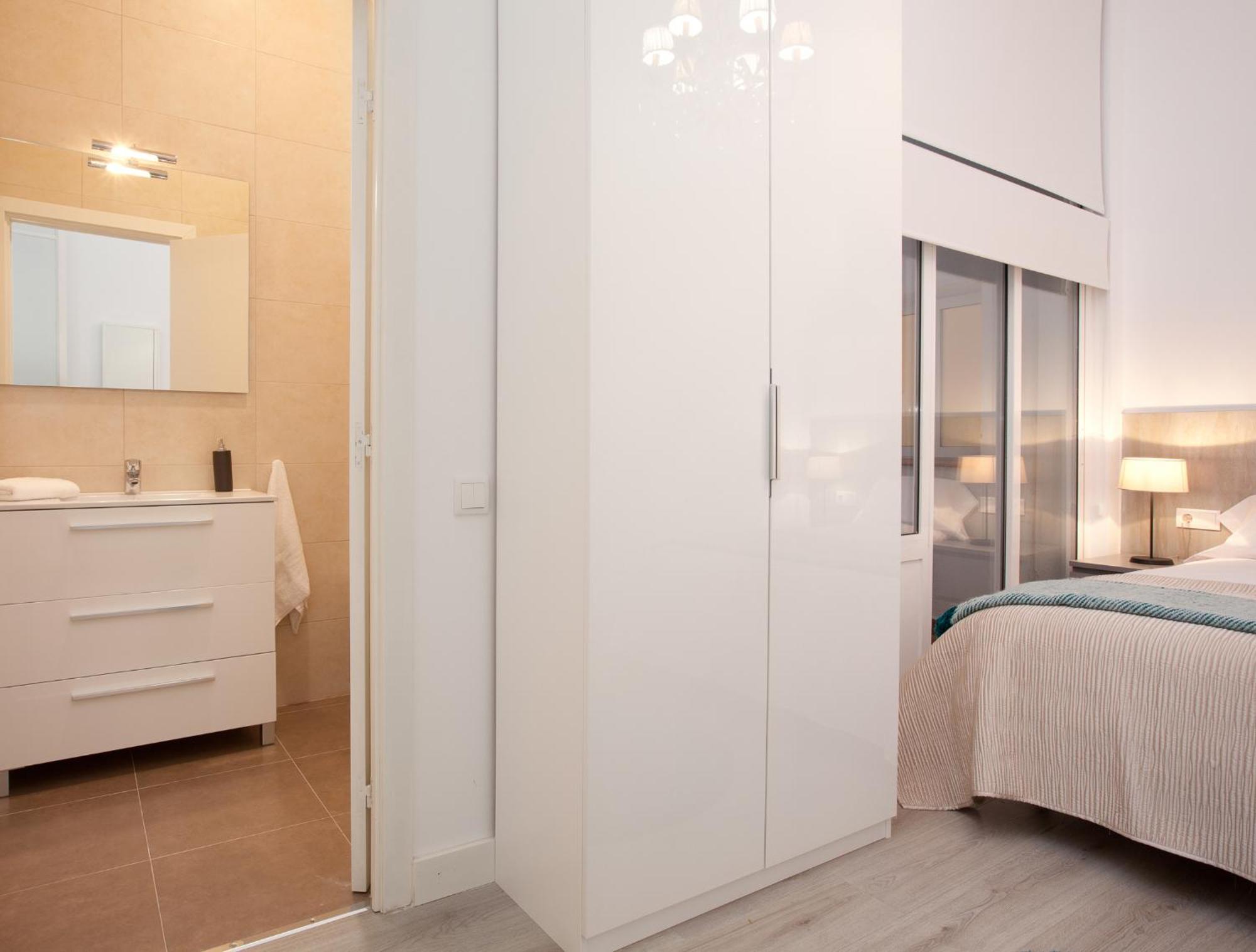 Click&Flat Seneca Suites Барселона Номер фото