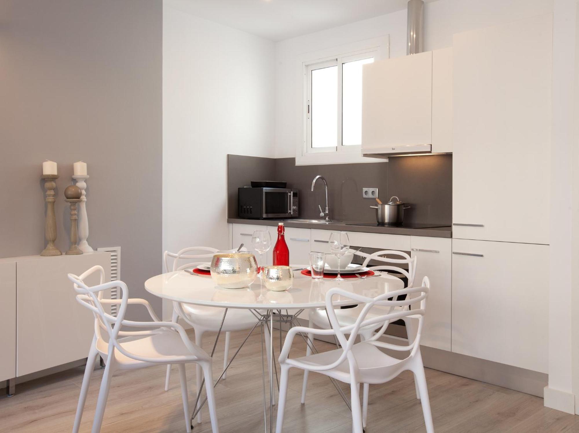 Click&Flat Seneca Suites Барселона Номер фото