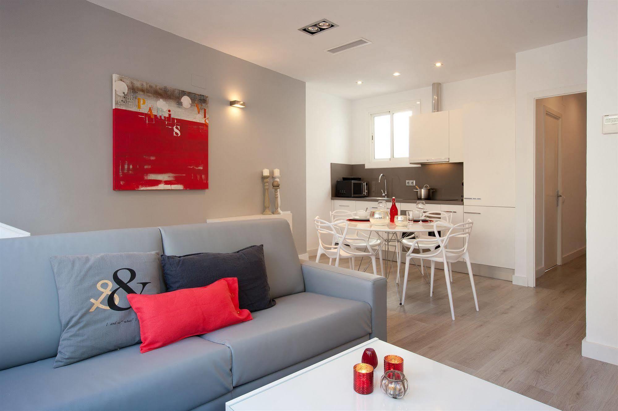 Click&Flat Seneca Suites Барселона Экстерьер фото